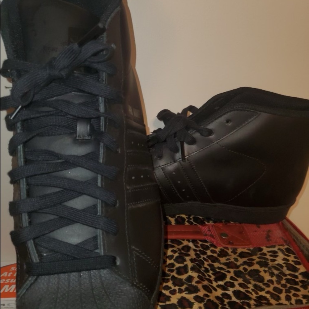 Triple Black Shell Head Adidas